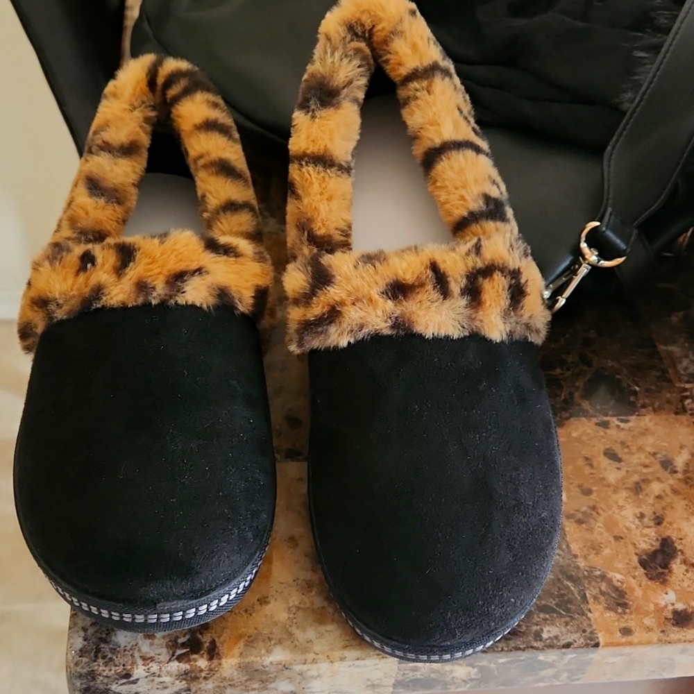 Skechers slippers
